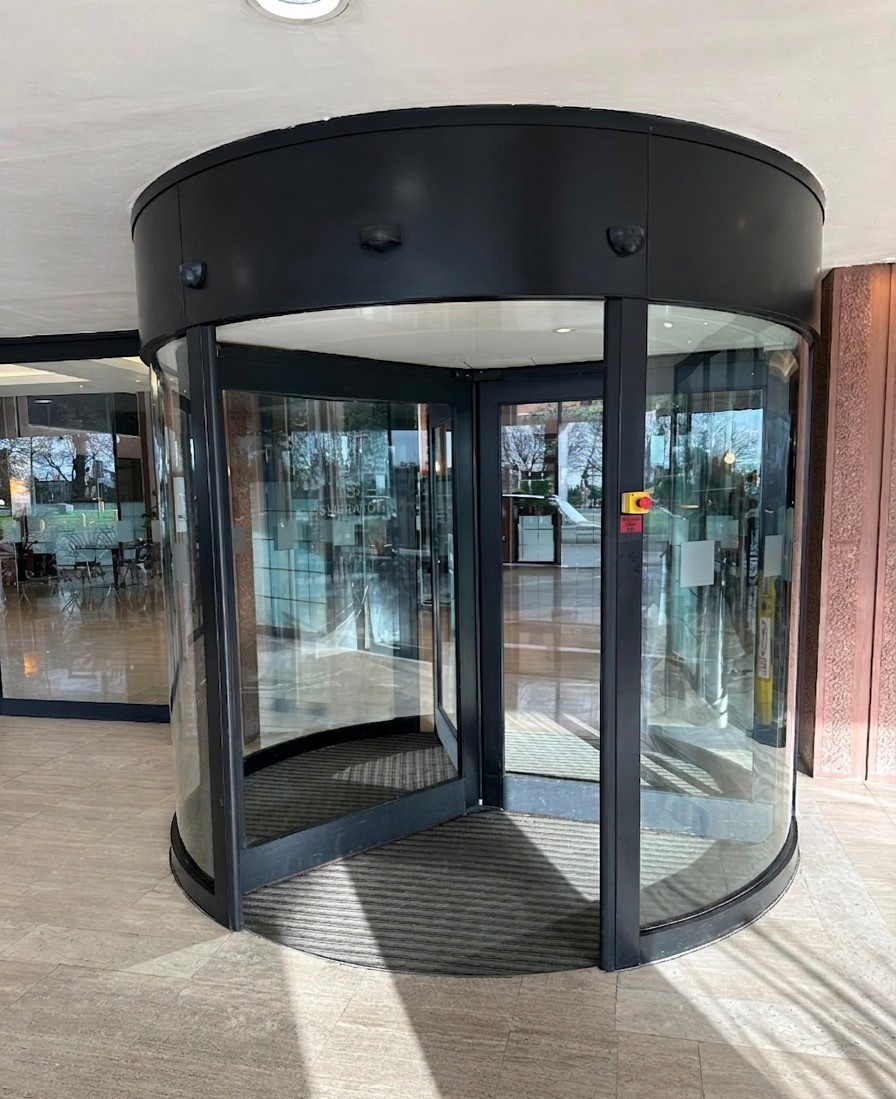 Automatic Gates & Doors / Industrial & Garage Doors & Shutters / Traffic Barriers