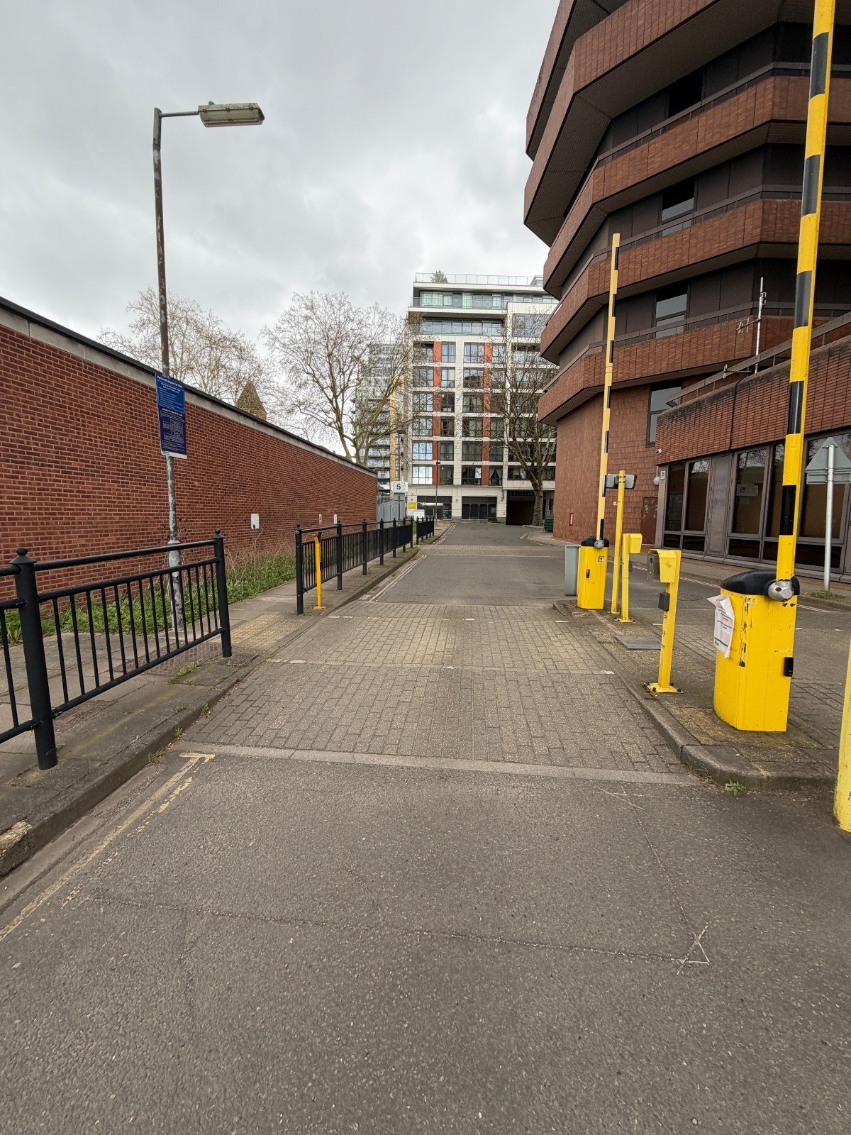 Automatic Gates & Doors / Industrial & Garage Doors & Shutters / Traffic Barriers