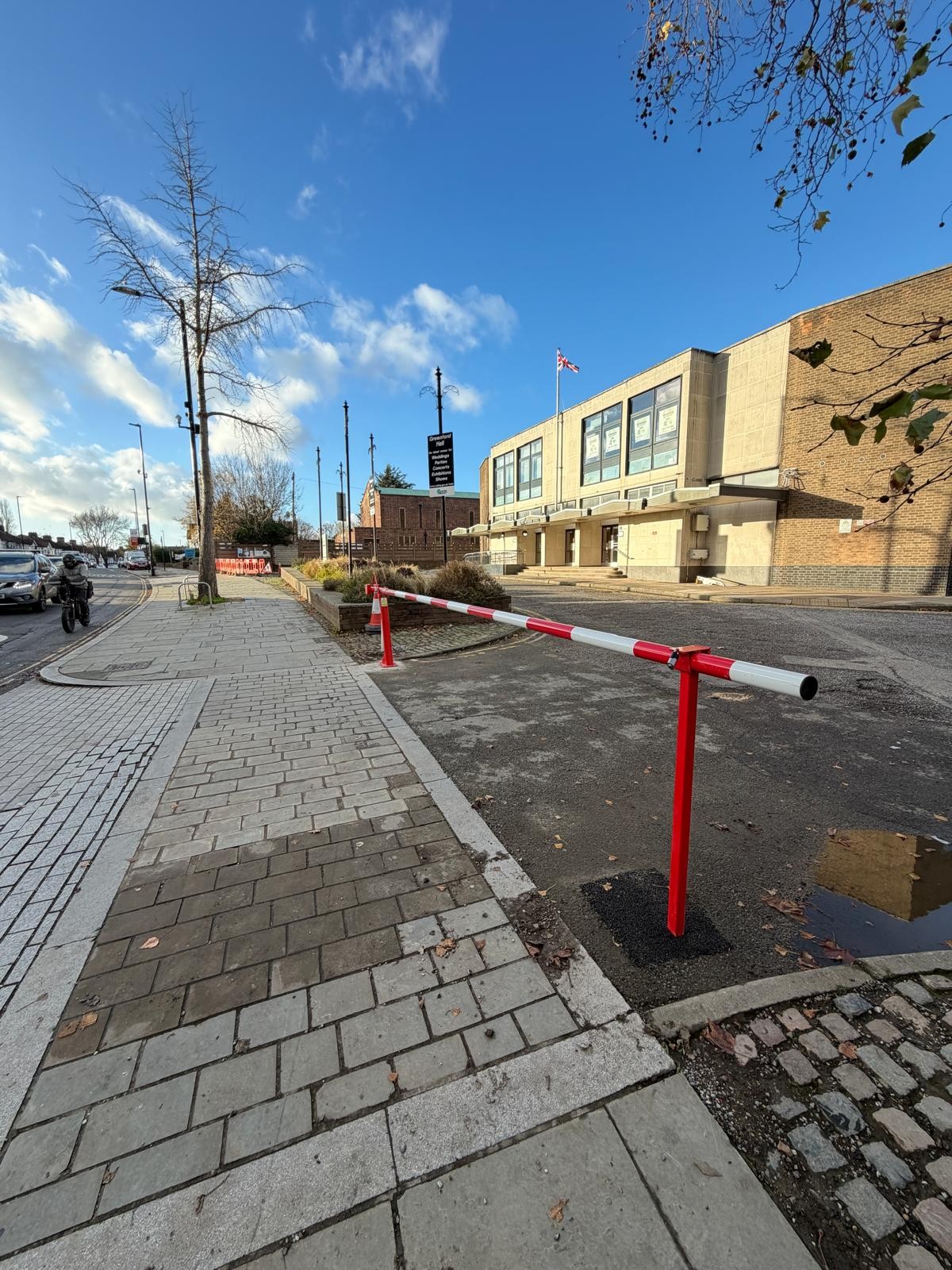 Automatic Gates & Doors / Industrial & Garage Doors & Shutters / Traffic Barriers